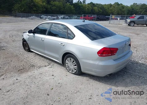 2014 Volkswagen Passat 1.8T S z USA, uszkodzony, nr VIN 1VWAS7A32EC024805